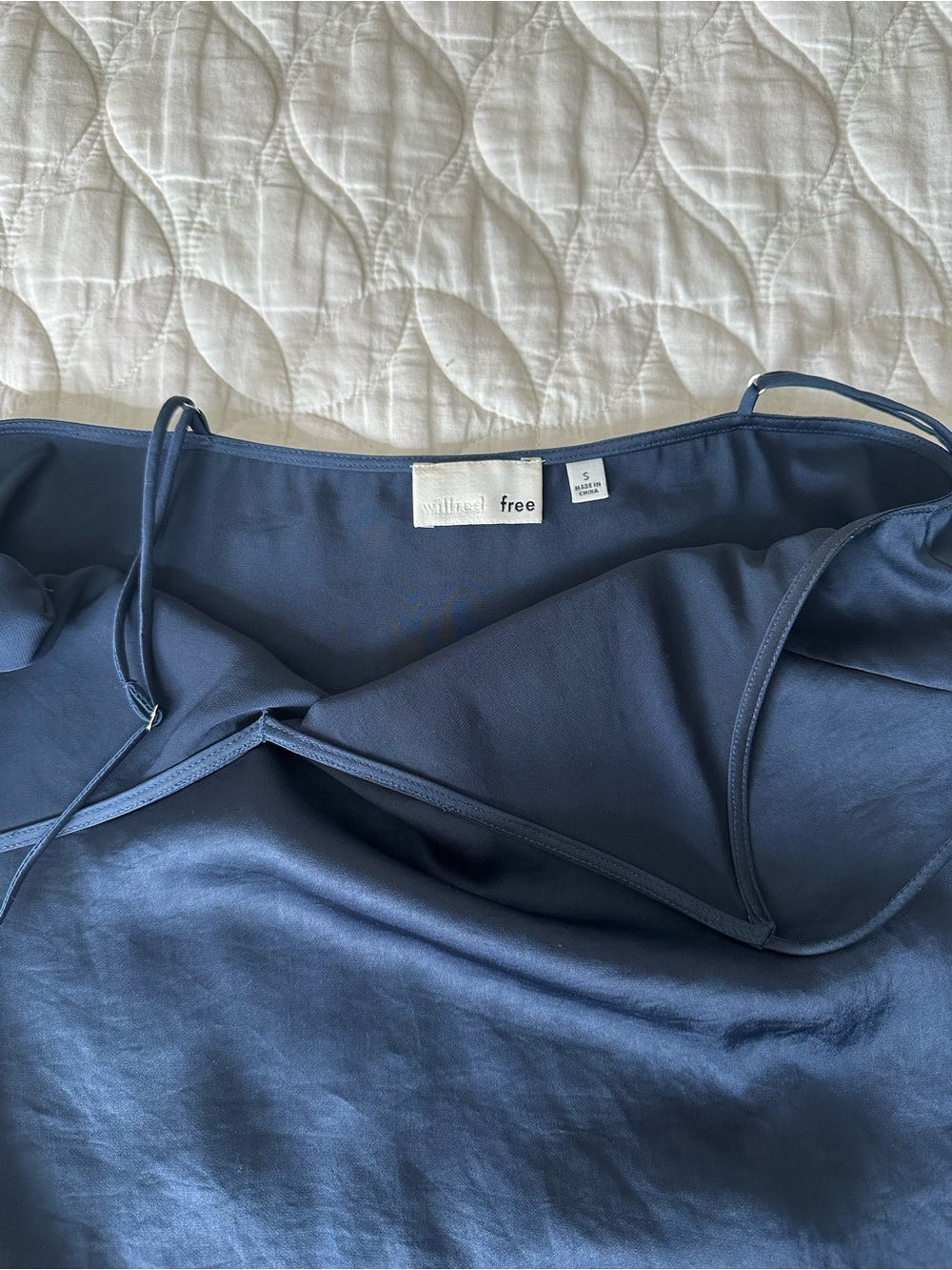 Wilfred Aritzia Navy Silk V-Neck Camisole - Picture 3 of 4
